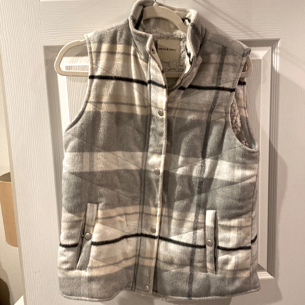 Thread And Supply Winter Vest Size Small